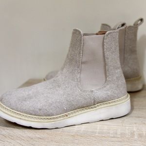 Tan Felted Chelsea Boot